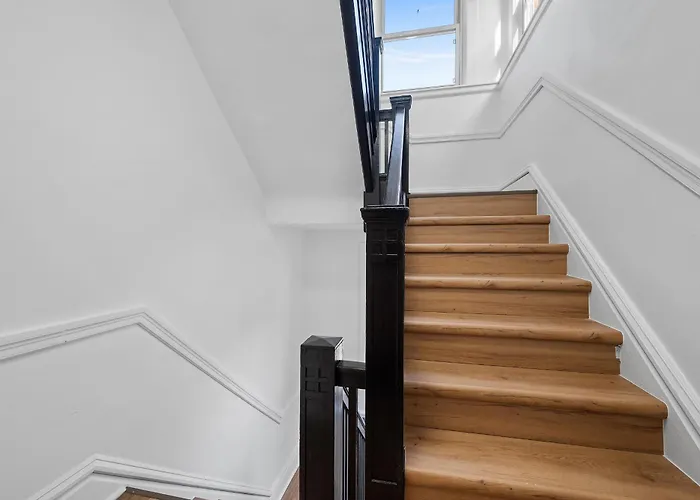 Shadyside 1d Stylish And Cozy Private Bedroom With Shared Bathroom *